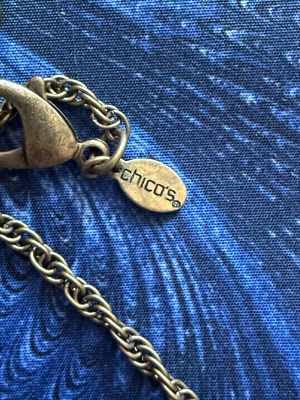 St. Jude’s Commemorative 2010 Magnifying Glass on a Chain - Picture 5 of 9
